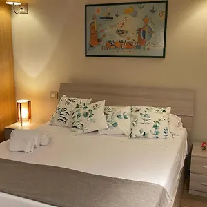 Frank Host Lux , Metro A A 50 M, Simple Check-in Con Codice A Qualsiasi Orario , Roma Italia