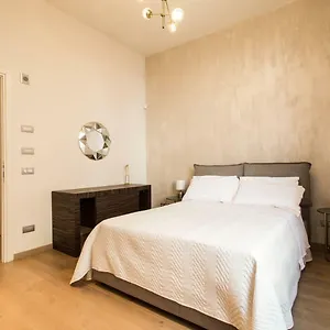 https://domus-aurea-carpi.emilia-romagnahotels.net